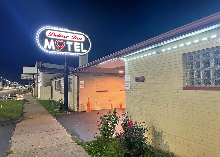 Deluxe Inn Motel